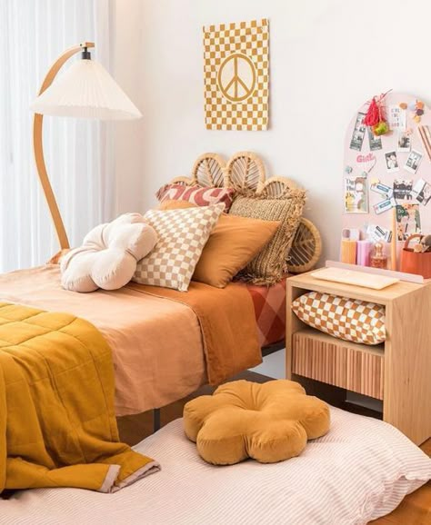 Kids Room Beds, Girls Checkered Bedroom, Retro Toddler Girl Room, Groovy Toddler Room, Checkered Bedroom Ideas, Retro Girls Bedroom, Girls Retro Bedroom, Boho Retro Bedroom, Retro Girls Room