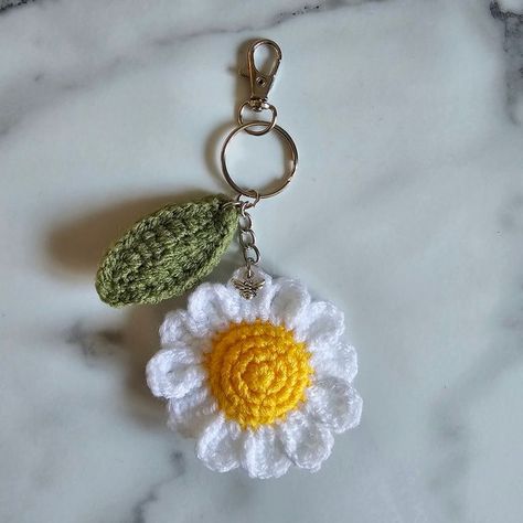 Crochet Hat Charms, Crochet Little Gifts, Crochet Bag Tag, Kawaii Crochet Keychain, Easy Small Crochet Gifts, Crochet Birthday Presents, Crochet Key Charm, Crochet Purse Charms, Sellable Crochet Items