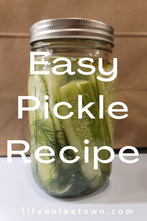 Easy Pickle Recipe Create these amazing simple easy pickle recipe today! You only need a few ingredients to have fresh, crisp, delicious homemade pickles. Pickling Liquid Recipe, Easy Pickle Recipe, Easy Dill Pickle Recipe, Home Made Pickles, Pickle Juice Recipe, Pickles Recipes, Easy Pickling Recipes, Easy Pickle, Pickle Recipes Homemade