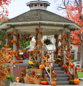 Stars Hollow Gazebo Stars Hollow Gazebo, Cozy Town, Gilmore Girls Seasons, Halloween Facts, Gilmore Girl, Christmas Aesthetic Wallpaper, Aesthetic Cozy, Stars Hollow, Wallpaper Laptop