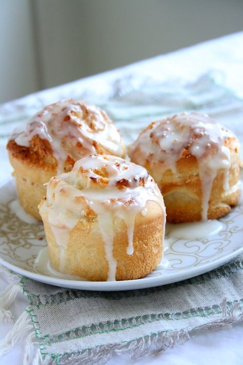 Coconut Rolls, Coconut Roll, Breakfast Pastries, Coconut Recipes, Sweet Roll, Sweet Bread, Pastry Recipes, Breakfast Dishes, Sweets Desserts