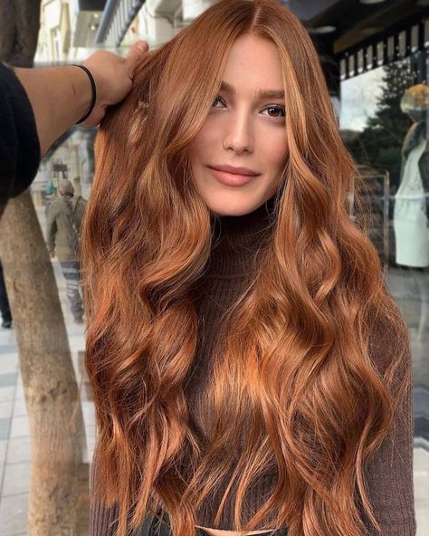 <p>Ignite your look with a balayage that burns with the fiery tones of the frontier. This daring style, suitable for the bold and the brave, combines the ruggedness of cowboy life with a burst of vibrant, warm colors.</p> Cowboy Copper Hair, Copper Brown Hair Color, Copper Brown Hair, Cowboy Copper, Pic Beautiful, Hair Color Orange, Ginger Hair Color, Hair Color Auburn, Copper Hair Color