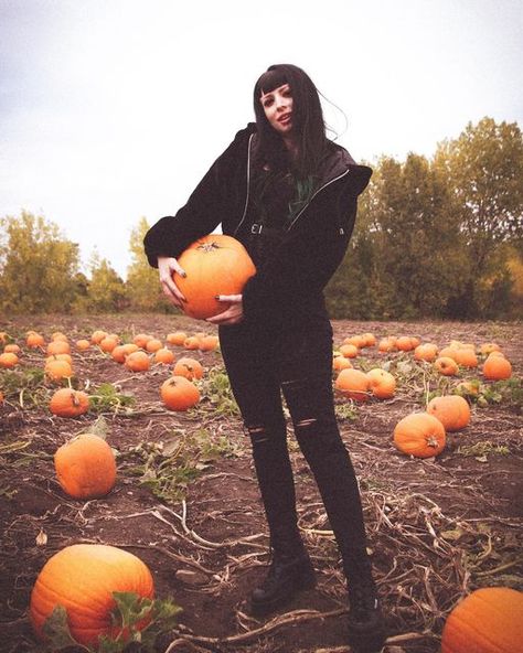 Pumpkin Patch Outfit Goth, Alt Pumpkin Patch Outfit, Mr Bones Pumpkin Patch, Creepy Pumpkin Patch, Pumpkin Dark Aesthetic, Pumpkin Queen, Goth Outfits, Pumpkin Patch, Halloween Decorations