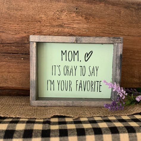 Glam Decor Ideas, Diy Glam Decor, Mom To Mom, Homemade Gifts For Mom, Fabric Paint Diy, Signs For Mom, Mothers Day Signs, Gift Idea For Mom, Mothers Day Decor