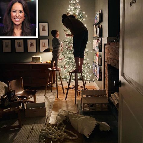 Joanna Gaines Christmas Tree, Joanna Gaines Christmas, Joanna Gaines Instagram, Family Holiday Traditions, Decorate Christmas Tree, Chip Gaines, Holiday Traditions Family, Decorate Christmas, Traditional Colonial