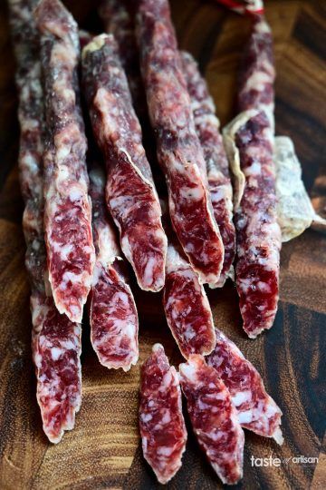 Salami Sticks, Cured Meat Recipes, Salami Recipes, Sausage Making Recipes, Homemade Sausage Recipes, Lean Pork, Pork Meat, Charcuterie Recipes, Homemade Sausage