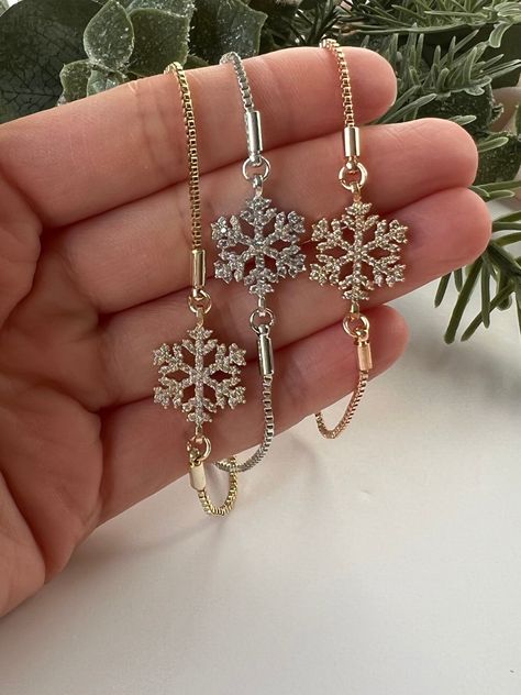 Winter Bracelets, Winter Bracelet, Snowflake Bracelet, Christmas Jewellery, Lv Fashion, Pretty Jewelry Necklaces, Classy Christmas, Fancy Jewellery Designs, Winter Jewelry