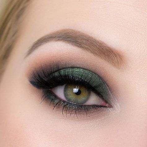 Green Eyeshadow Looks, Essence Eyeshadow, Green Eyeshadow Look, Alat Makeup, Eyeshadow Tips, Skincare Blog, Makijaż Smokey Eye, Colorful Eye Makeup, Green Eyeshadow