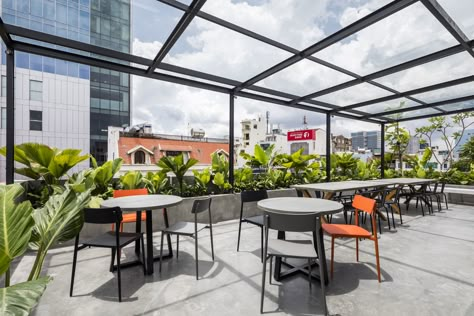 Gallery of Publik Office in SAIGON / Sanuki Daisuke architects - 5 Office Roof Terrace, Roof Garden Cafe, Terrace Office Design, Office Terrace Design, Office Terrace Garden, Rooftop Office, Office Terrace, Rooftop Garden Urban, Outdoor Roof