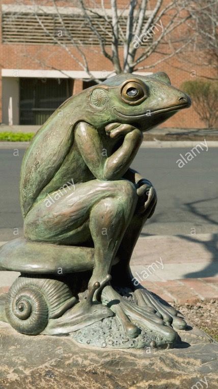 Frog sculpture