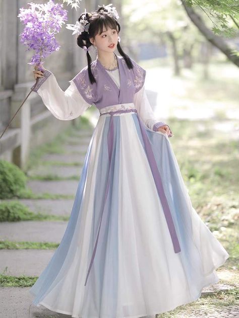 Japanese Royalty Clothing, Xianxia Clothes, Purple Hanfu, Modern Hanfu Dress, Royalty Clothing, Chinese Gown, Chinese Princess Dress, Asian Traditional Fashion, Traditional Chinese Hanfu