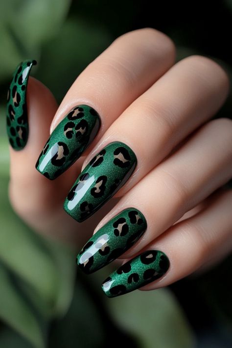 13 Stunning Dark Green Nails Perfect For Any Season Green Leapord Nails, Forest Green Nail Designs, Dark Green Nails, Fancy Nails Designs, Great Nails, Dirty Blonde, Nature Inspired Design, Nails At Home, Dream Nails