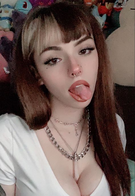 Emma Langevin, Makeup Egirl, Alt Girls, Goth Women, Grunge Girl, Beautiful Lips, The One And Only, I Love Girls, Aesthetic Hair