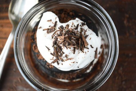 a delicious desseert mashup between classic tiramisu and ice box cake Chocolate Chip Cookie Dough Bars, Mason Jar Recipe, No Bake Summer Desserts, The View From Great Island, Icebox Cake Recipes, Crafts Love, Chocolate Wafer Cookies, Cookie Dough Bars, Caramel Crunch