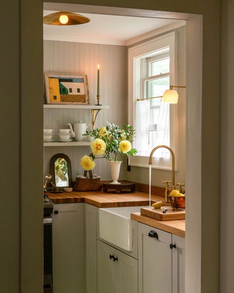 Kitchen of the Week: A 1700s Cookspace in Hastings on Hudson, Inspired by a Painting - Remodelista Unlacquered Brass Kitchen Faucet, Bridge Faucet Kitchen, Pavilion Grey, Bungalow Kitchen, Brass Kitchen Faucet, Brass Kitchen, Kitchen Upgrades, Hello Lovely, Beautiful Interior Design