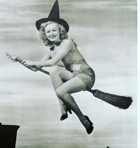 Vintage witch on broom from Sage & Salt. Witchy vibes. June Haver, Hollywood Halloween, Halloween Pin Up, Vintage Halloween Photos, Witch Photos, Vintage Halloween Images, Image Halloween, Vintage Halloween Costume, Flying Witch