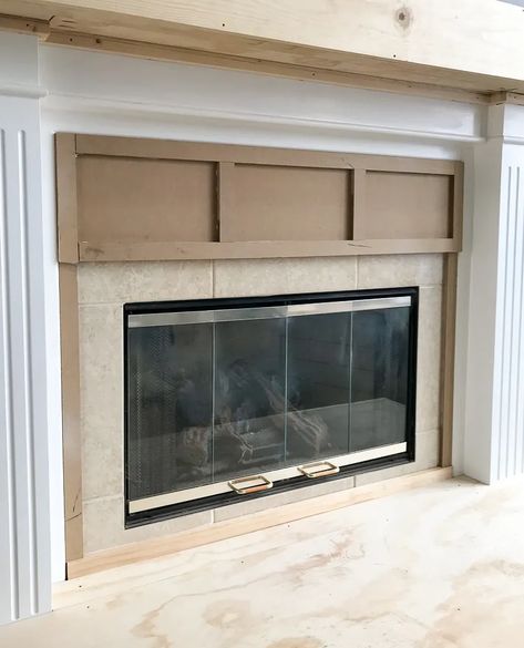 Is your fireplace dated and in need of a refresh? Check out this fireplace makeover. The before and afters are amazing!! Reface Fireplace, Modern Teen Bedrooms, Teen Bedroom Makeover, Farmhouse Mantel, Fireplace Redo, Mudroom Makeover, Diy Fireplace Makeover, Decor Salon, Build A Fireplace