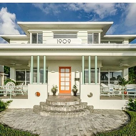 @art_deco_sj on Instagram: "Art Deco inspired remodel of a 1950’s St. Petersburg home, Florida, USA 🇺🇸 It is located in the picturesque Old Southeast neighborhood of St. Petersburg, and has an incredible view east over Tampa Bay. The clients wanted an exterior update on their home, which originally designed as a duplex. The entire exterior of the house underwent a huge transformation to create the feel of the 1930’s on Miami Beach during the Art Deco era giving it some defining character, incorporating nautical “port-hole” windows in the newly relocated stairwell. Note: architect not mentioned in the source. Built by Strobel Design Build, received more prestigious NARI’s Contractor of the Year awards.(Photo source: strobeldesignbuild) collage by SJ) @architectonictravels #londonsuburbia 1950s Florida Home, 1930s House Exterior, Historical Florida Homes, Vintage St Petersburg Florida, Old Florida Architecture, Old Florida Fish House, 1930s House, Florida Usa, Sims 4 Houses