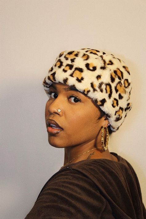 Beanie With Short Hair Black Women, Winter Hats For Women Short Hair, Beanie With Short Hair, Short Hair With Hats Women, Short Hair Hat, Short Hair And Hats, Hats With Short Hair, Hats Short Hair, Girls Pixie Cut