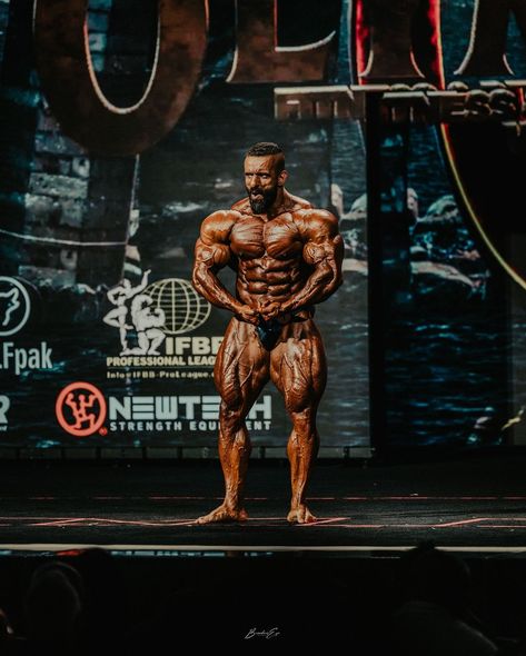 🐺 @hadi_choopan 🐺 looking ABSOLUTELY DEADLY at the Mr. Olympia Open prejudging tonight!! via 📸: @brandonseye #bodybuilding #mrolympia Hadi Choopan Mr Olympia, Mr Olympia Bodybuilding, Olympia Bodybuilding, Bodybuilding Pictures, Gym Art, Abs And Cardio Workout, Mr Olympia, Cardio Workout, Olympia