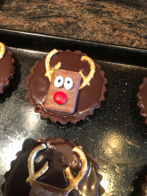 Standard choc tart base, with a caramel fudge (like slice caramel), crushed Tim tams, and choc ganache mousse! Topped with a Tim tam, pretzel, m&m, marshmellow reindeer! Choc Ganache, Caramel Fudge, Tim Tam, Bake Sale, Gingerbread Cookies, Fudge, Reindeer, Tart, Caramel