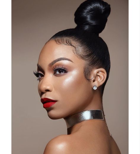 High ponytail styled into a bun #highponytail #bun Top Knot Bun, Elegant Ponytail, High Ponytail Hairstyles, Weave Ponytail Hairstyles, Knot Bun, Black Ponytail Hairstyles, Braided Ponytail Hairstyles, High Ponytail, Hair Ponytail Styles