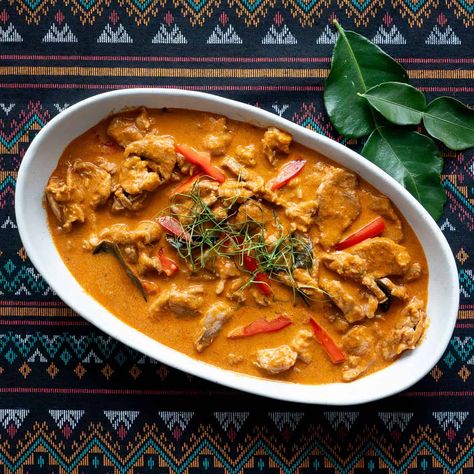 Authentic Thai Panang Curry - Just Like in Thailand Authentic Thai Curry Recipes, Healthy Panang Curry, Thai Peanut Curry Sauce, Thai Panang Curry Chicken, Shrimp Panang Curry Recipe, Thai Massaman Curry Recipe, Thai Food Authentic, Thai Dishes Authentic, Thai Food Recipes Authentic