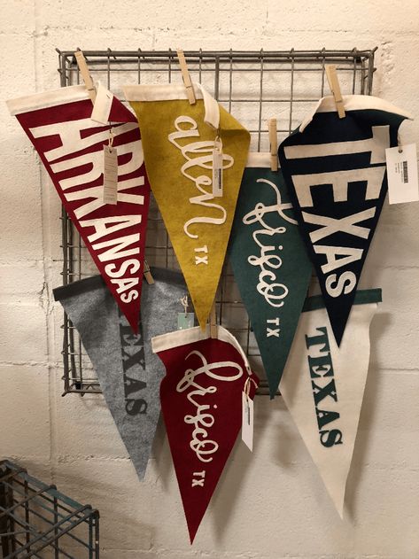 School Pendant Flag, Diy Pennant Flags, Pennant Display, Pennants Diy, Pendant Flag, Custom Pennant Flags, Pennant Design, College Theme, College Banner