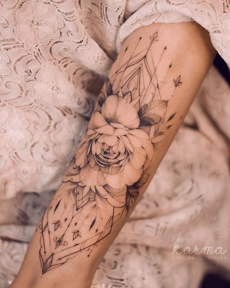 Floral Geometric Tattoo, Mandala Foot Tattoo, Tattoo Floral, Feminine Tattoo Sleeves, Elbow Tattoos, Chest Piece Tattoos, Desenho Tattoo, Floral Geometric, Sleeve Tattoos For Women