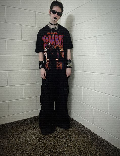 Early 2000s Punk Aesthetic, 90s Numetal Fashion, 2000s Numetal Fashion, Mall Goth Male Outfits, Mall Goth 90s Men, Numetal Fashion Men, Numetal Clothes, Mallgoth Outfits Men, Mall Goth Guy