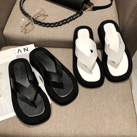 black/white mixed color thick bottom flip flops women famous designe clip toe slippers ladies platform jandal slides beach shoes Aliexpress Shoes, Bump Outfits, Classy Sandals, Fashion Sandals Flat, Popular Sandals, Flip Flops Women, Cheap Slippers, Pretty Sandals, Toe Slippers