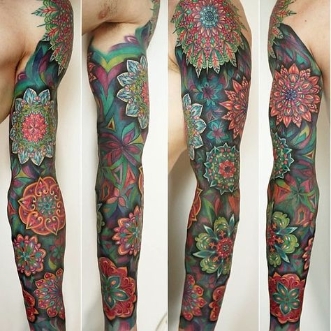 Mandala Sleeve Tattoo, Mandala Arm Tattoo, Fleurs Art Nouveau, Mangas Tattoo, Mandala Sleeve, Tatuagem Masculina Pequena, Color Mandala, Muster Tattoos, Geometric Tattoos