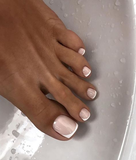 French Pedicure, Pedicure Nail Designs, Nails For Bride, Unghie Nail Art, Gel Toe Nails, Toe Nail Color, Pretty Toe Nails, French Manicure Nails, Cute Toe Nails