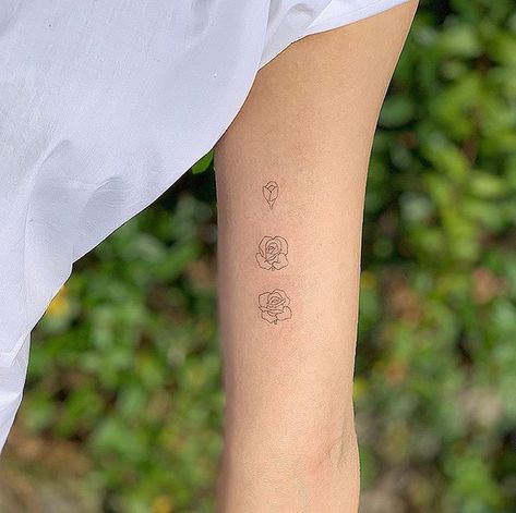 Blooming Tattoo, Hill Tattoo, Bicep Tattoo Women, Pansy Tattoo, Rose Drawing Tattoo, Tattoos Inspo, Tulip Tattoo, Small Shoulder Tattoos, Instagram Roses