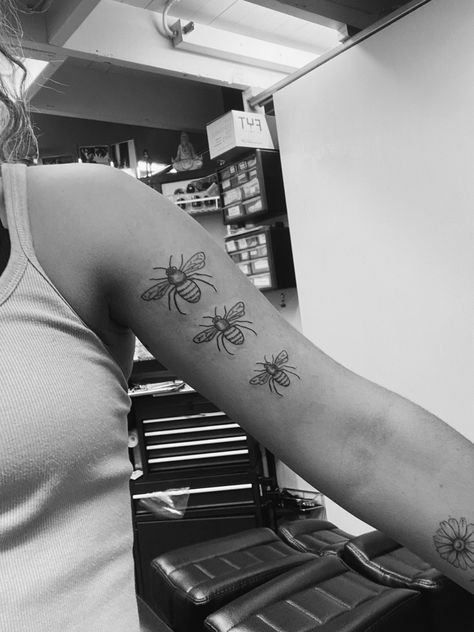 three bees represeting growth🫶🏻 4 Bees Tattoo, Three Bees Tattoo, Bee On Daisy Tattoo, Traditional Bee And Flower Tattoo, Bees Tattoo, 60’s Style, Bee Tattoo, Triangle Tattoo, Costume Ideas