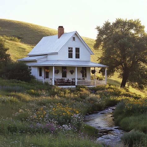 Small Ranch Aesthetic, Midwest Home Aesthetic, New Old Farmhouse, Cozy Homestead Aesthetic, Small New England House, Grandma Core House, Vintage Southern Home, Small Southern Homes, Soft Country Aesthetic