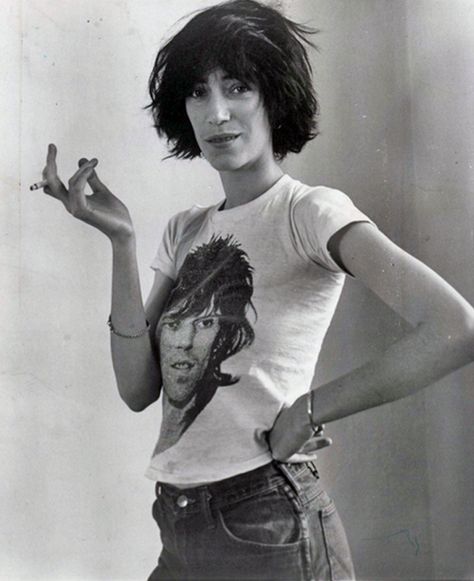 Patti Smith wearing Keith Richards.  [ The T. CV ] 70s Mode, Garage Punk, Old Western Movies, Robert Mapplethorpe, Photographie Portrait Inspiration, Musica Rock, Patti Smith, Joan Jett, Rock N’roll