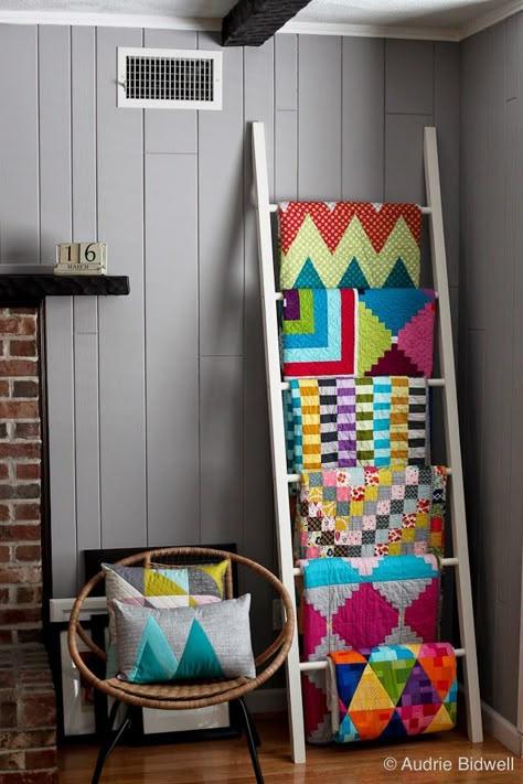 20 inches wide and 84 inches tall. I'd love one that big Quilt Display Racks, Quilt Ladder, Quilt Hangers, Quilt Display, Quilt Rack, Hanging Quilts, Quilts Decor, Quilting Room, Quilt Storage