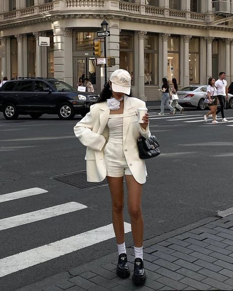 White Loafers Outfit, White Blazer Outfits, White Shorts Outfit, Loafers Outfit, Blazer Outfits For Women, Clothing Staples, Outfits To Wear, Scandinavian Fashion, Easy Trendy Outfits