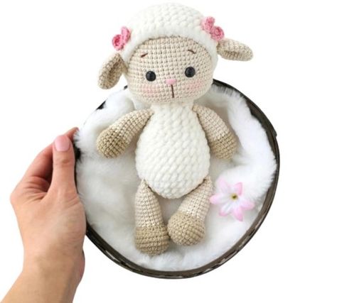 Amigurumi Sheep Free Crochet Pattern - Amıgurum.com Crochet Sheep Pattern, Crochet Lamb Pattern, Hantverk Diy, Sheep Pattern, Crochet Sheep, Crochet Animals Free Patterns, Crochet Amigurumi Free Patterns, Free Amigurumi Patterns, Crochet Diy