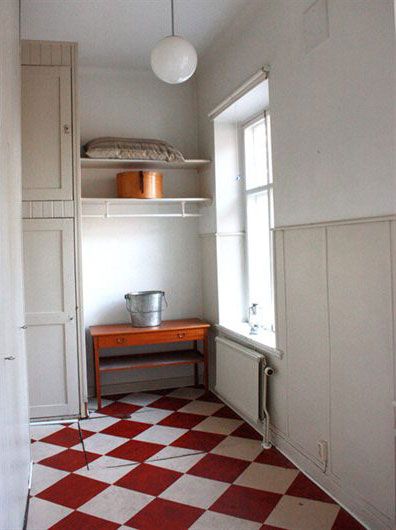 Red and White Checkered Floors - Interiors By Color Red Tile Kitchen, Checkered Floor Kitchen, White Tile Kitchen Floor, Checkered Floor, Art Deco Tiles, White Kitchen Tiles, Checkerboard Floor, Tiled Hallway, White Tile Floor