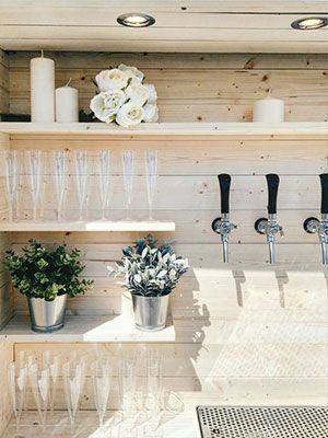 How To Build A DIY Wedding Bar Wedding Beer Tap, Diy Beer Bar, Diy Wedding Confetti, Arch Diy Wedding, Wedding Food Diy, Beer Bar Wedding, Wedding Cake Diy, Smoothie Truck, Wine Tap