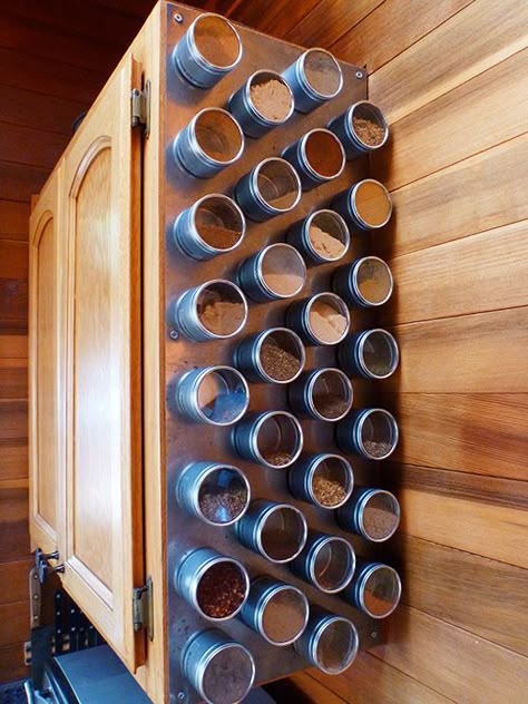 Make your own magnetic rack- this one is for spices but would be great in the craft room for tiny embellies! Skoolie Life, Spice Rack Storage, Organization Travel, Camper Build, Camper Organization, Camper Hacks, Rv Organization, Magnetic Spice, Camper Storage