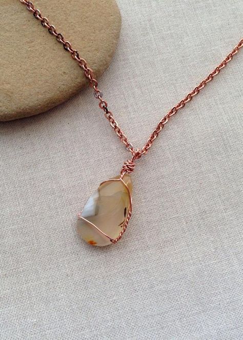 I have always wanted to know how to wire wrap an undrilled stone - can't wait to try this with beach glass! DIY Wrapped Stone Pendant Wrapping Stones, Wrapped Stones, Wire Wrapped Stone Jewelry, Hanging Necklaces, Rock Necklace, Key Pendant Necklace, Glass Diy, Rings Ideas, Rock Jewelry