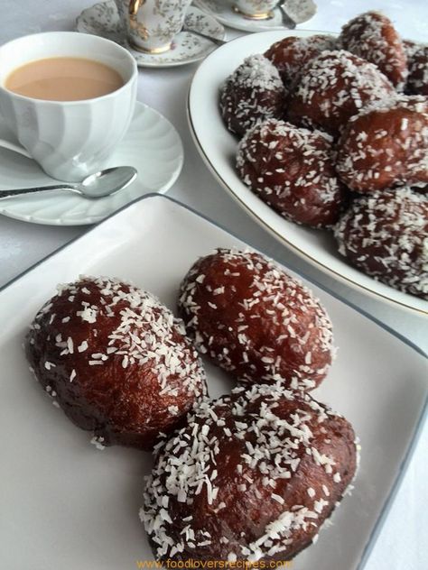 Fatima Sydow Koeksisters, Cape Malay Koeksisters Recipe, Koeksister Recipe South Africa, Invisible Cake, Koeksisters Recipe, South African Desserts, Cape Malay, Doughnut Recipe Easy, African Dessert