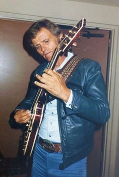 Jerry Reed Singing | Jerry Reed Actor/Singer He was always smiling. Songs like Amos Moses ... Hank Jr, Male Country Singers, Jerry Reed, Old Country Music, Guitar Man, Glen Campbell, The Bandit, Smokey And The Bandit, Outlaw Country