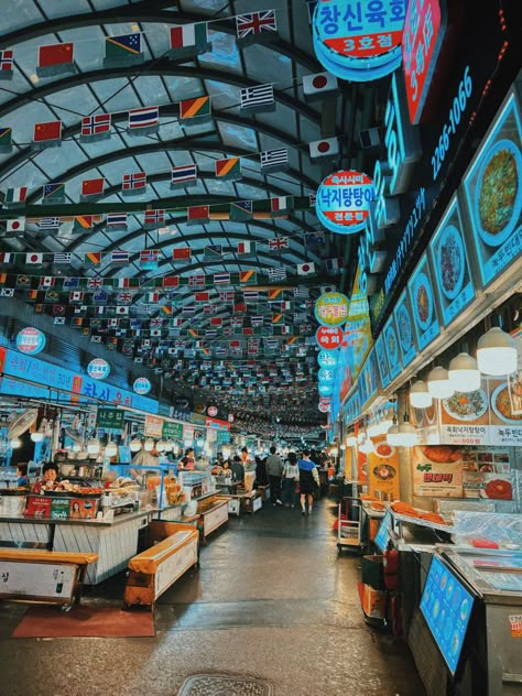 #Gwangjang Market 광장시장 #Gwangjang Market #Gwangjang #광장시장 #aesthetically pleasing #aestheitcs #korea travel #south korea #photography #beautiful photos #photoart #instadaily #korea #photooftheday #Seoul #seoul city #seoulkorea #seoul travel #korean streetfood #street food #korean food Gwangjang Market Street Food, Seoul Food Street, Gwangjang Market Seoul, Korean Street Market, Korean Food Market, Korean Market Aesthetic, Korean Places South Korea, Seoul Foods, Korean Night Market