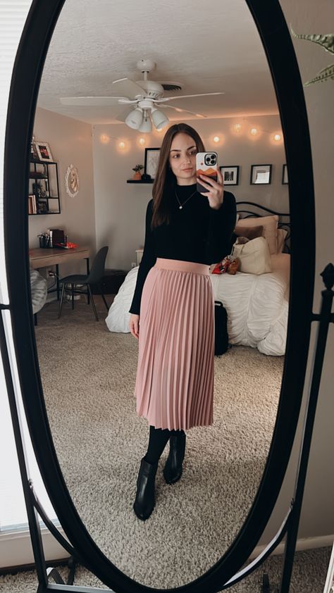 Winter Church Dress Outfit, Christmas Modest Outfits, Modest Date Night Outfit Classy, Modest Valentines Day Outfit, Skirt Outfits Church, Quick Outfit Ideas, Winter Outfits For Church, Pink Skirt Outfits, Korean Streetwear Fashion