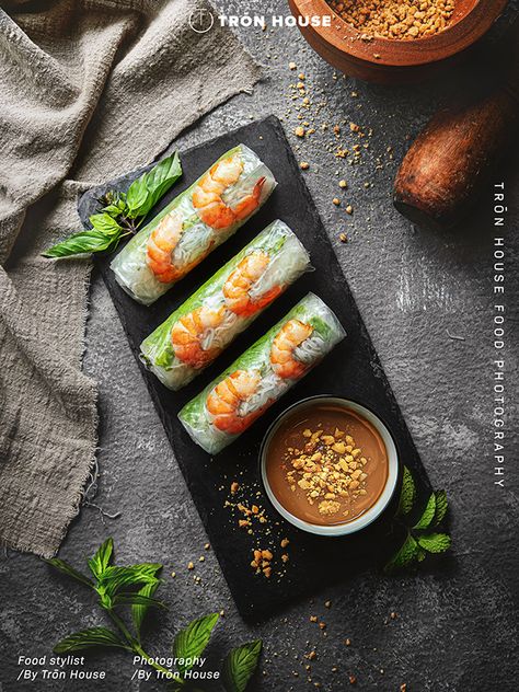 Vietnamese Spring Rolls Recipe, Graphic Design Food, Thai Food Photography, Asian Food Photography, Creative Campaign, Dark Food Photography, Viet Food, Vietnam Food, Food Photoshoot