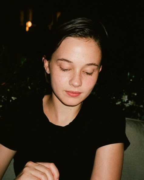 Cailee Spaeny Short Hair, Alice Fortescue, Matcha Aesthetic, Cailee Spaeny, Girl Celebrities, Chunky Sandals, Wild Woman, Girl Short Hair, Feminine Beauty